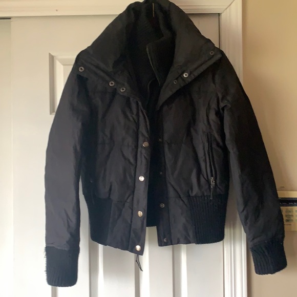 DELIA’S COAT - Picture 1 of 6